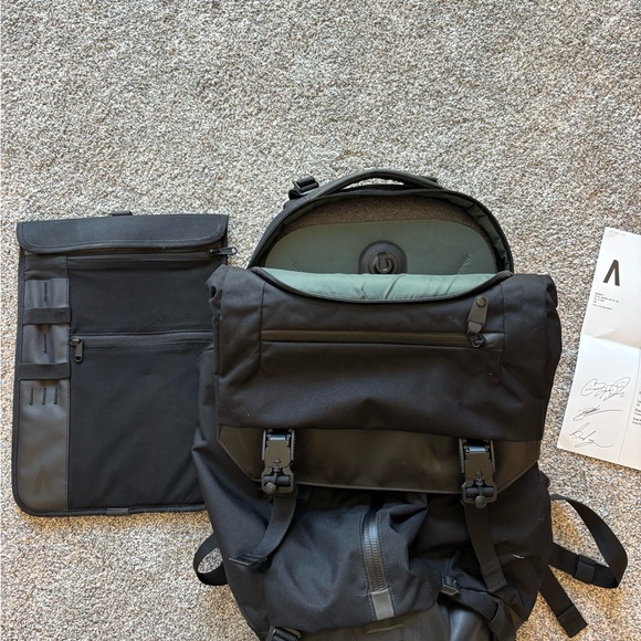 Versatile Black Backpack - Picture 3 of 7